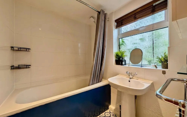 Cosy 2bed House in Reading