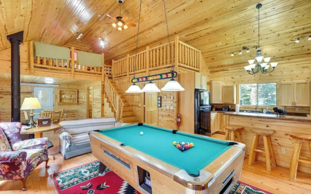 Hike, Unwind & Bring Your Pet: Deadwood Cabin!