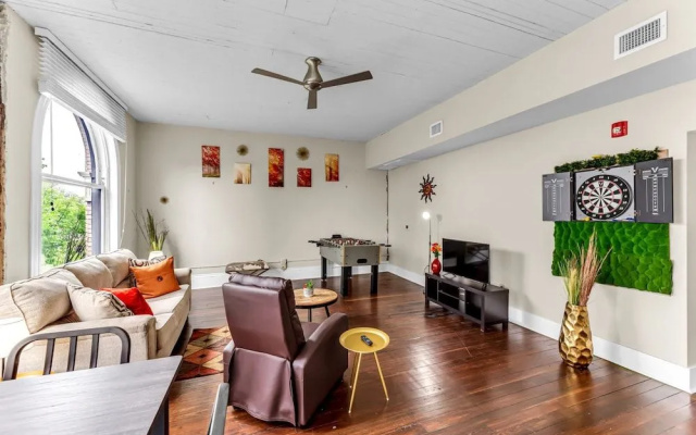 The Elm St Suite - Downtown Condo