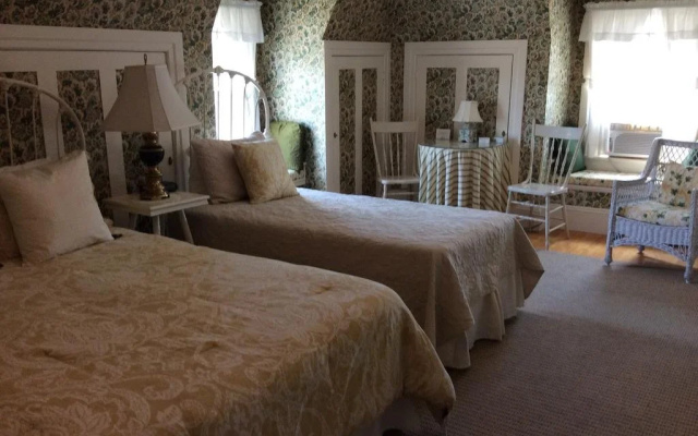 Coach House Inn