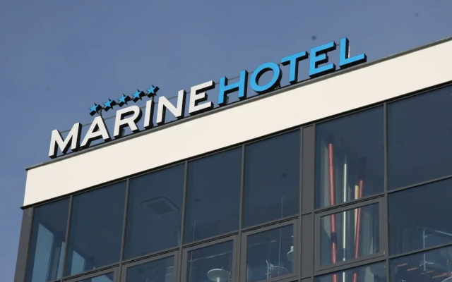 Apartament 214 w Marine Hotel