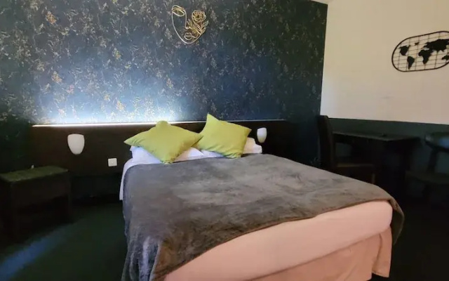 LOGIS Hôtel Le Merle Blanc