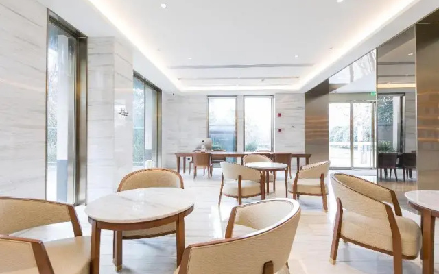Ji Hotel (Shanghai Beixinjing Metro Station)