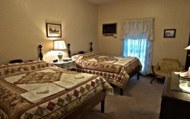 The Riverside Inn and Dinner