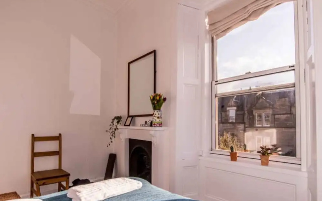 Comfortable Apartment in Leith