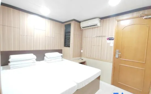 WIDE EVER HOSTEL (Mongkok MTR Exit E1)