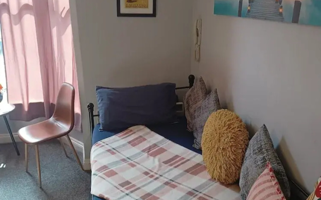 Apartment - Sleeps 5, Free Parking & Sun Terrace