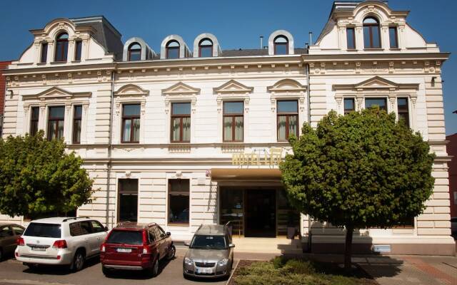 Hotel Lev Ловосице вид на фасад
