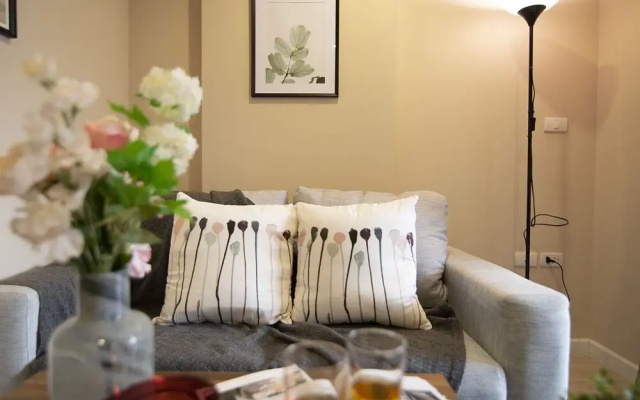 Near BK University Quiet Condo in Rama4 bkb134