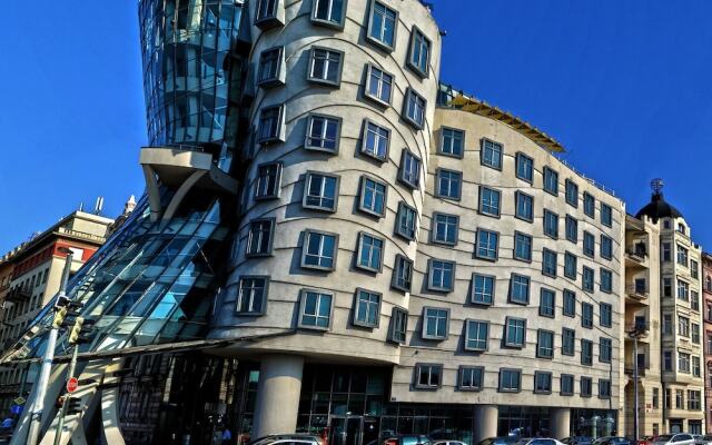 Апартаменты Decadent apartment вид на фасад