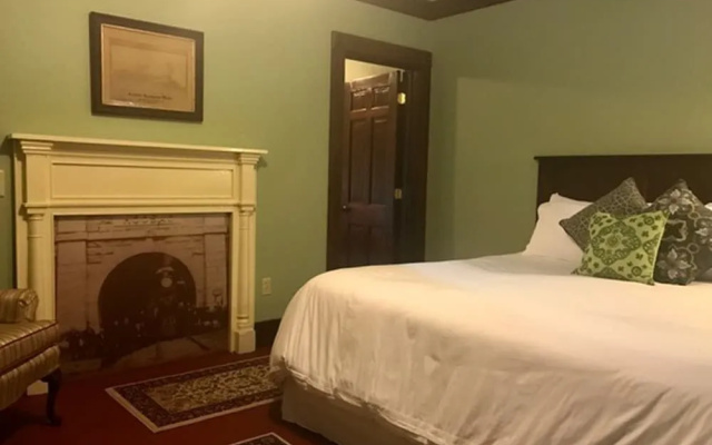 Trainmasters Inn