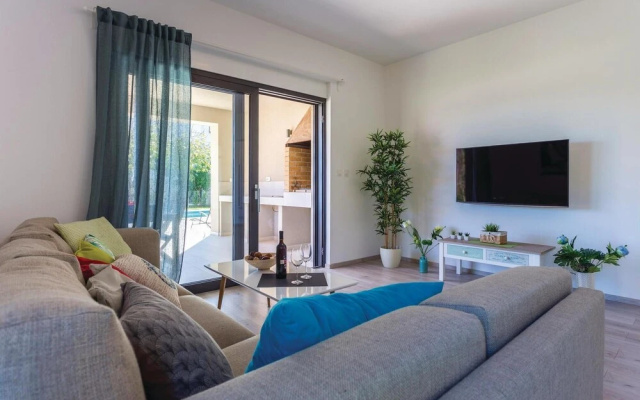Beautiful Home in Premantura With Wifi and 4 Bedrooms