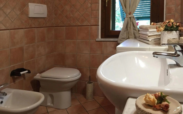CASA VACANZE MONEGLIA 2 CAMERE con TERRAZZA nel VERDE