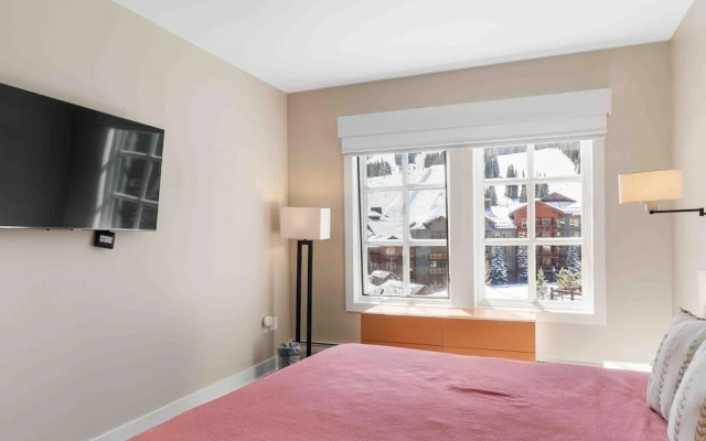 Passage Point 405 3 Bedroom Condo by RedAwning
