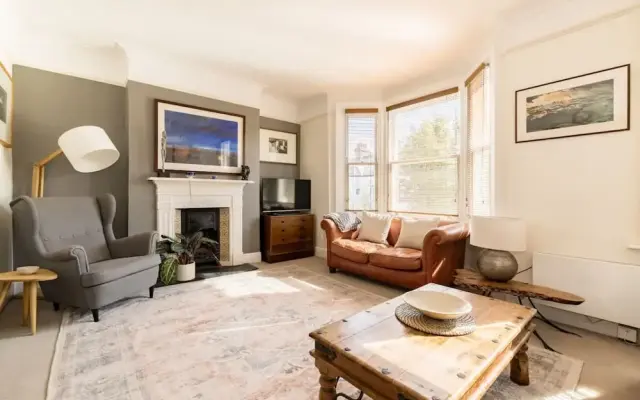 Elephant Oxpecker 2 Bedrooms in Fulham