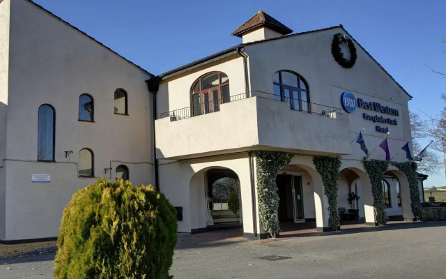 The Everglades Park Hotel