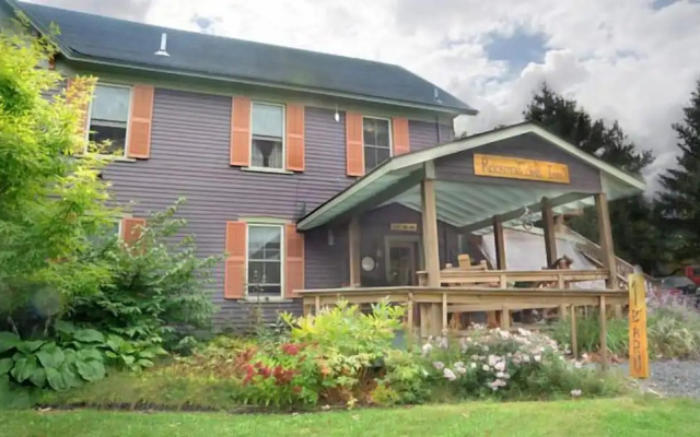 RoosterComb Inn