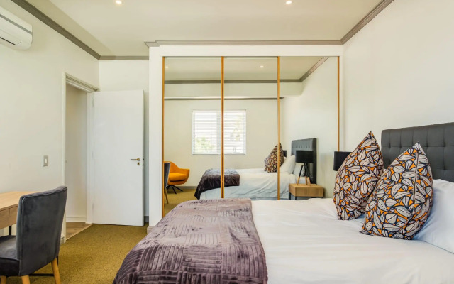 Contemporary Apartment Close to the Radisson Majolica
