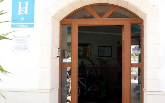 Отель Hostal Andalucia вид на фасад