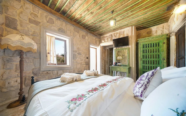 Aysel Inn House