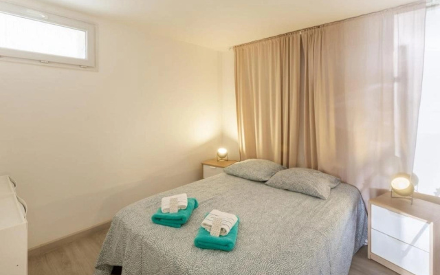 Bright And Pretty 34 M With Terrace The Sea