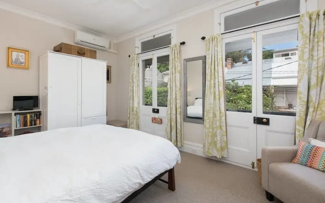 ED24 Renovated Terrace House Moments to Train