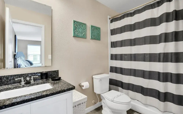 Charming Chalet at Compass Bay Cb101