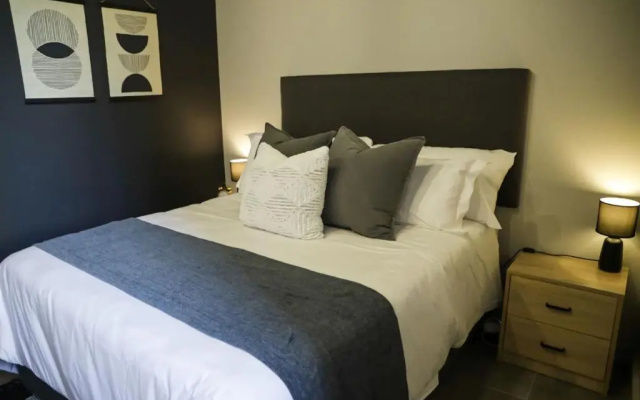 Luxurious 1 Bedroom Apartment With Iconic Mountain Views