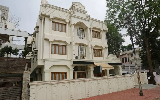 Vijay Palace by OYO Rooms