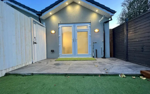 Stunning 1-bed Studio in Greenford