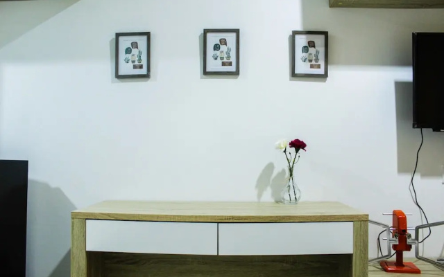 Modern and Comfortable Studio Springwood Apartment