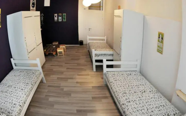 Hostel Underground Rooms