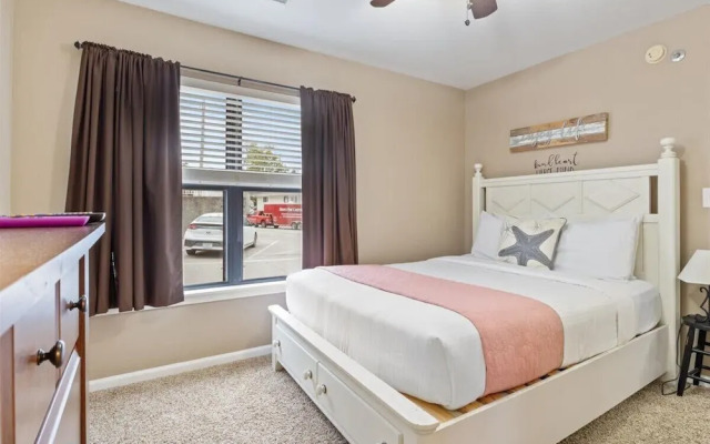 Lakefront Condo With Boat Slip