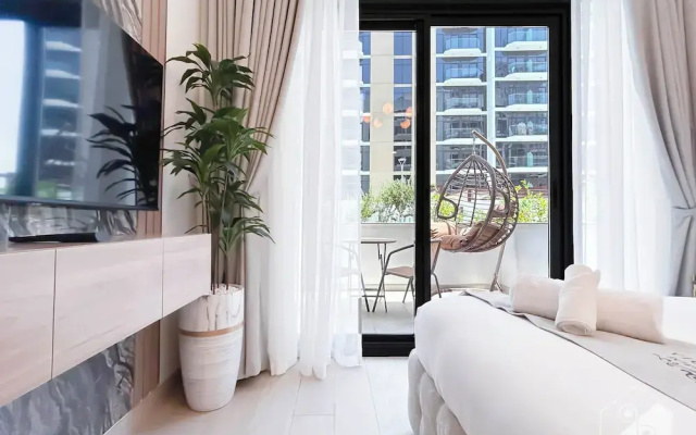 Elegant Studio With Balcony on the Riviera Dubai