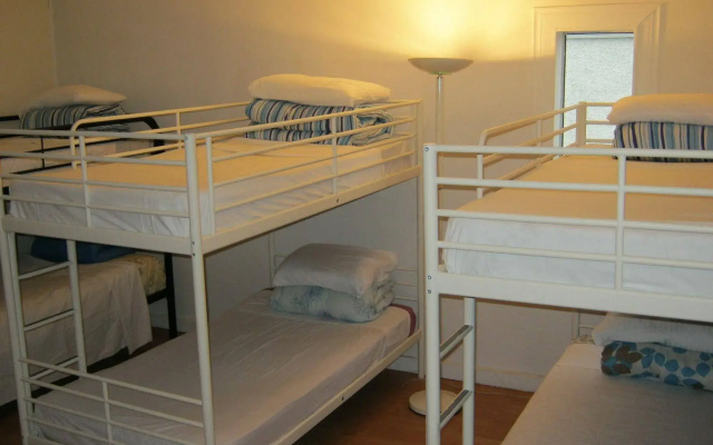 Kelowna Okanagan Lake Hostel
