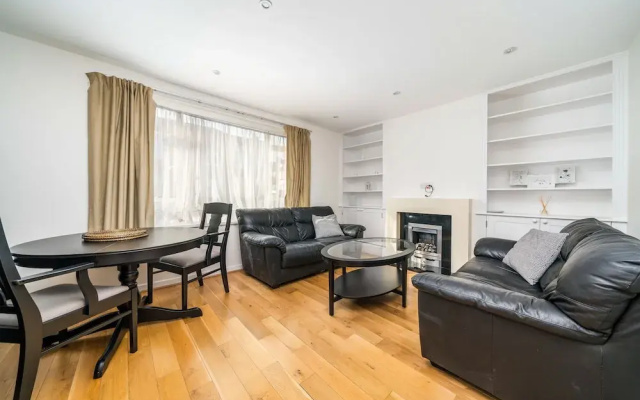 2 Bedroom Flat in Heart of Battersea near Station