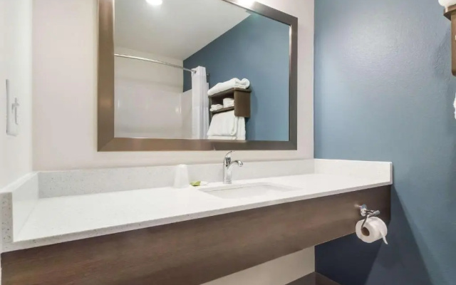 Woodspring Suites Lake Jackson