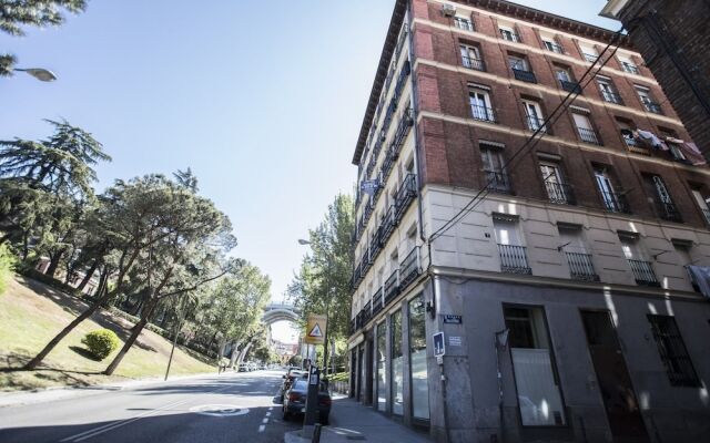 Отель Apartamento Catedral de la Almudena Испания, Мадрид - отзывы, цены и фото номеров - забронировать отель Apartamento Catedral de la Almudena онлайн вид на фасад