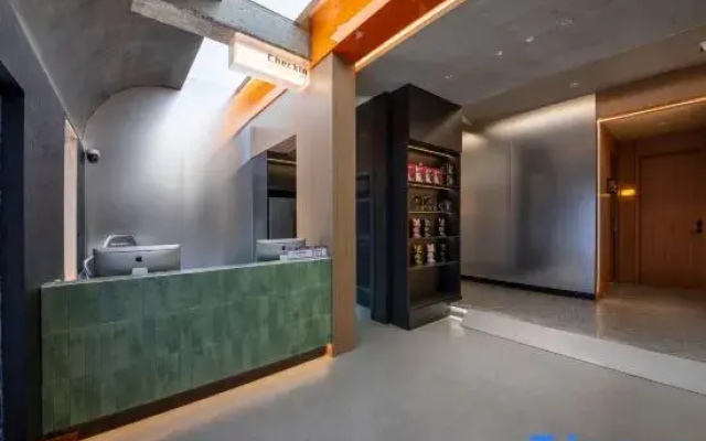 Sea of Flowers Esports Hot Spring Hotel (Dujiangyan Nanqiao Branch)