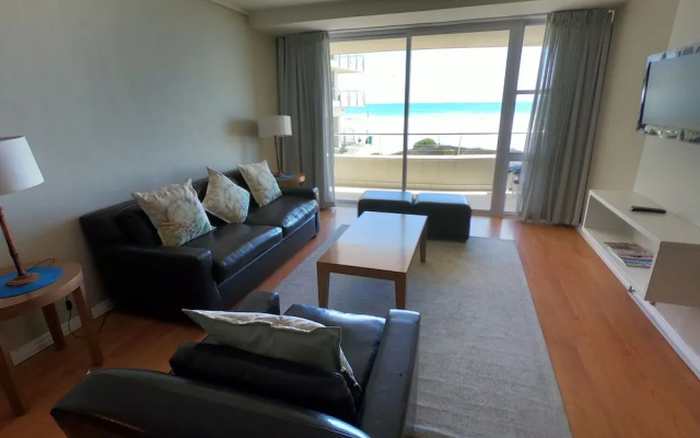 Luxury on the Beach, Lagoon Beach