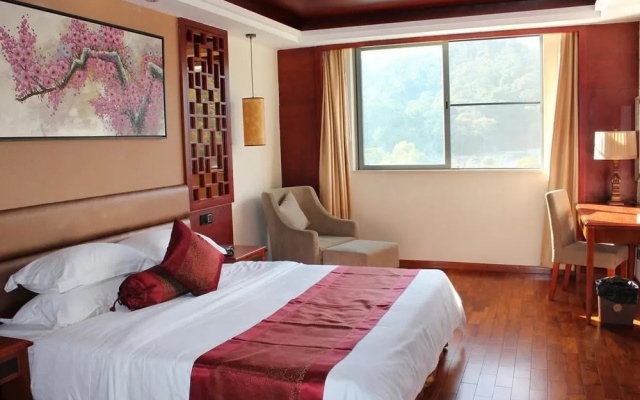 Yihua Riverview Hot Spring Holiday Hotel