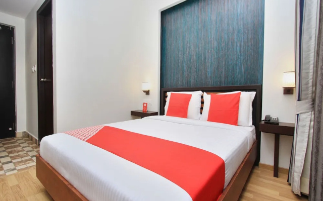 OYO 13090 Astor Hotel