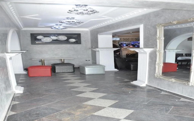 Platinum Inn Gee Hotel