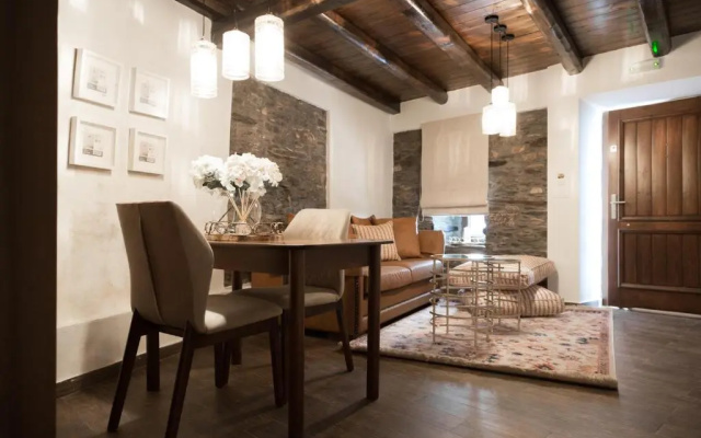 1822 Makrinitsa Suites