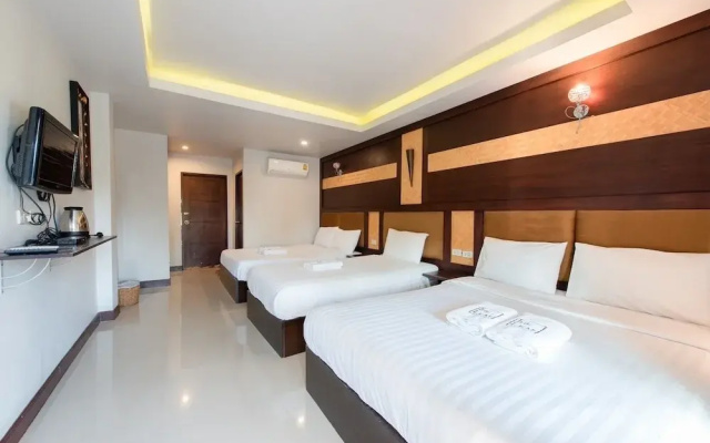 The leaf&pool hostel