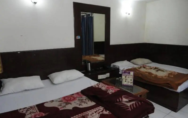 Hotel Delhi Empire dx