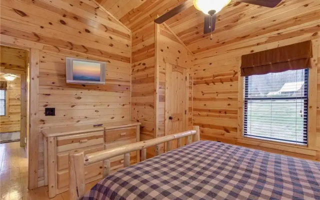 Easy As Pie - Three Bedroom Cabin