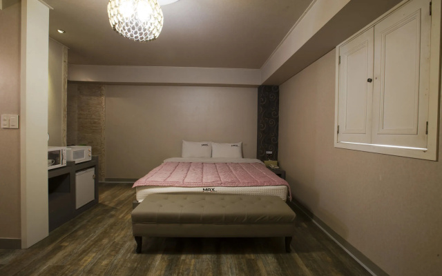 Max Motel