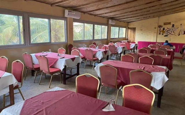 Hotel & Campement du Lac Rose