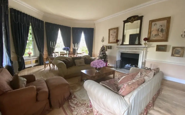 Walcot Hall Estate